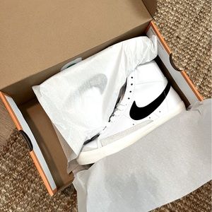 BRAND NEW - never worn Nike Brazer mid 77